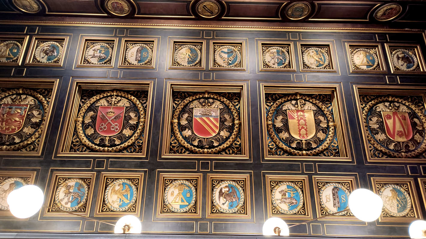 A ceiling stucco decorated with coats of arms